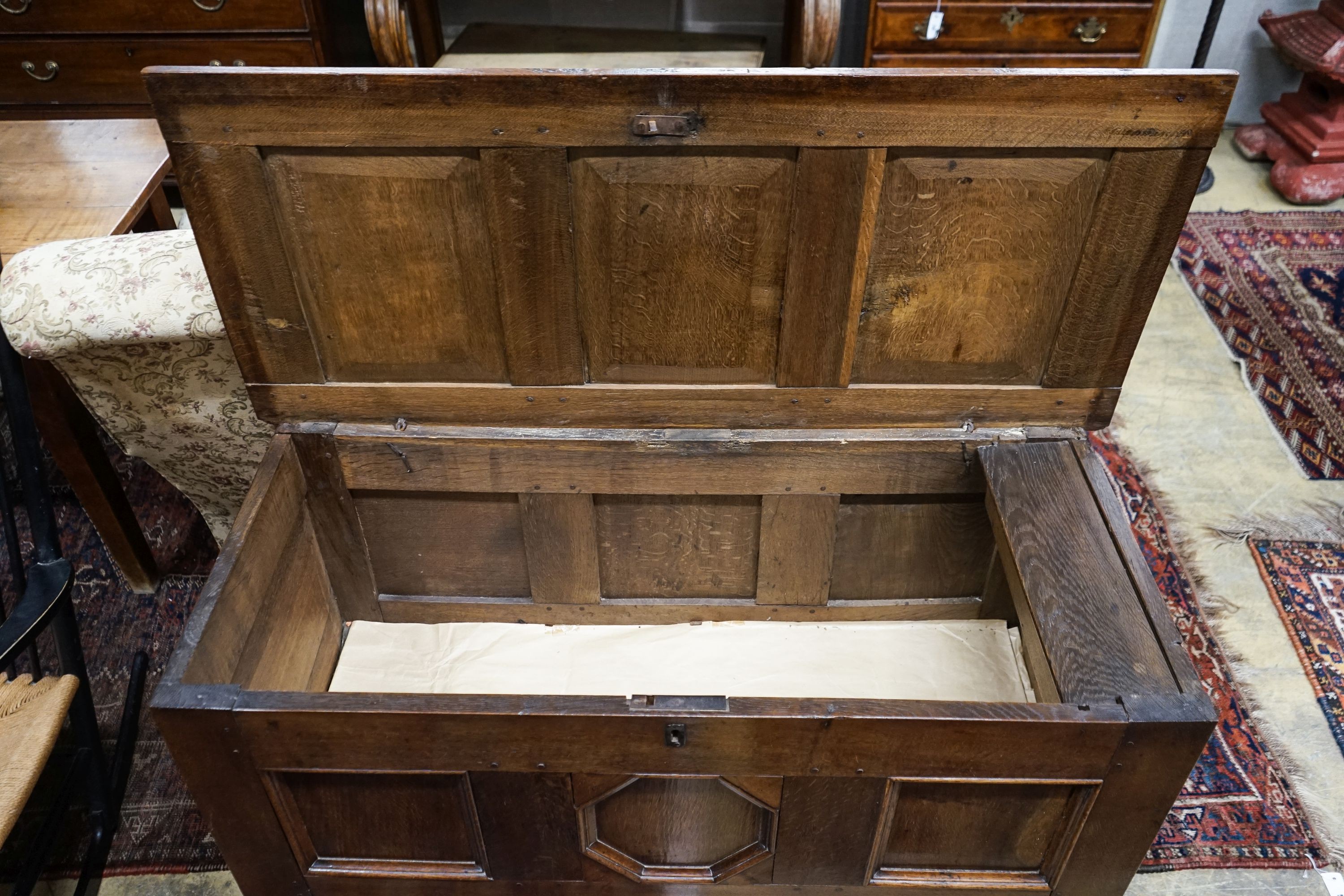 A William and Mary oak mule chest, length 122cm, depth 54cm, height 78cm